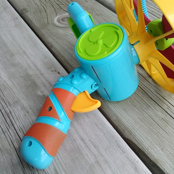 Kids Water Strike Storm Drencher Water Blaster + 2 Bubble Blowers Summer Toys - Picture 8 of 16